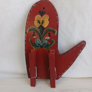 VTG Handmade Norwegian Toleware Red Mitten Apron Clip Recipe Reminder Kitchen